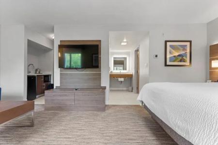 Holiday Inn Express and Suites, an IHG - 74