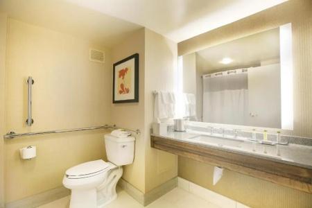 DoubleTree by Hilton City Center - 75