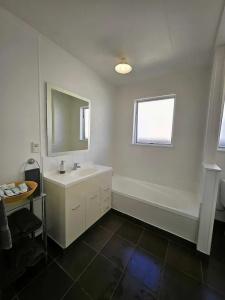 Scenicland Motels - 50
