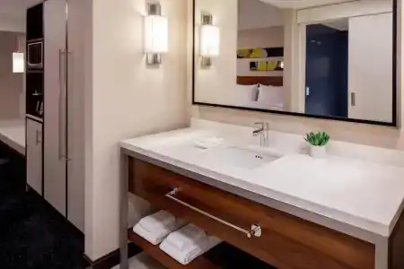 Hilton Garden Inn Waikiki Beach - 64