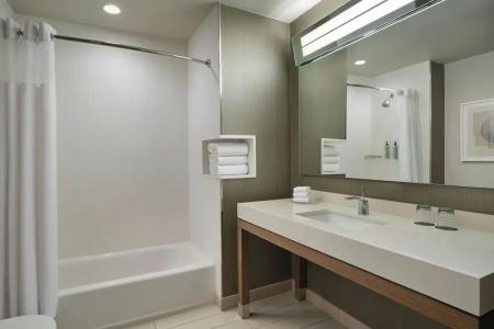 Courtyard by Marriott Alliance Town Center - 48