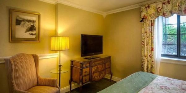 Red Coach Inn - 69
