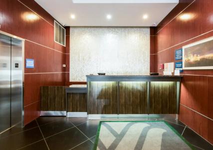 Wyndham Garden Long Island City - 13
