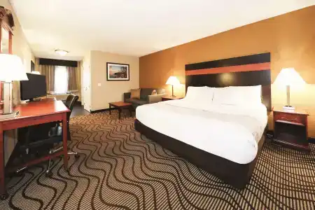 La Quinta Inn by Wyndham near Cedar Point - 1