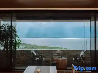 Erhai Lake Seclusive Life - 101