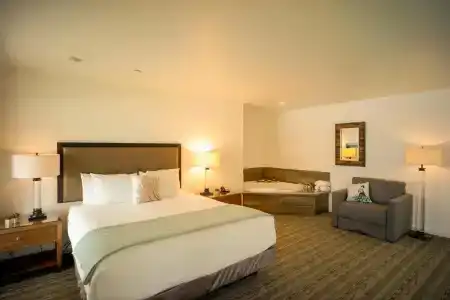 Sea & Sand Inn - 3