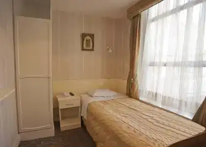 Earls Court - 5