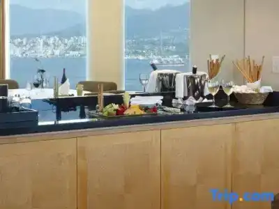 Pan Pacific - 70