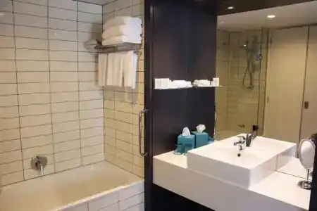 Rydges - 52