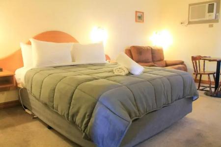 St Georges Motor Inn - 83