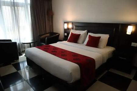 Easy Inn Suites - 1