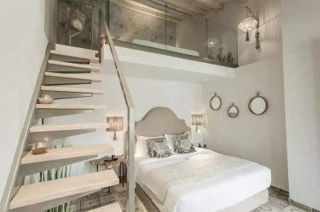 Blue Carpet Luxury Suites - 105