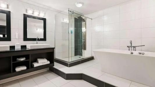 Best Western Plus Village Park Inn - 79