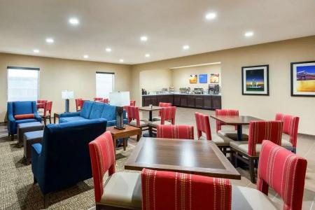 Comfort Inn & Suites Airport - 22