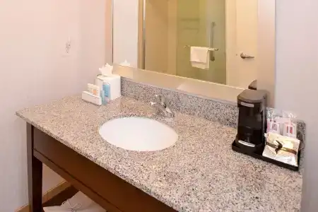 Hampton Inn Midtown-Aksarben - 8