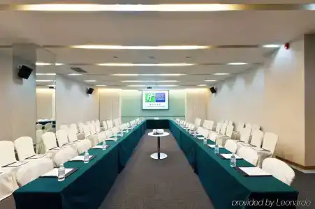 Holiday Inn Express Chongqing Guanyinqiao , an IHG - 15