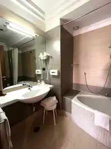 Suites & Residence - 50