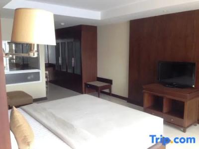 August Suites - 77