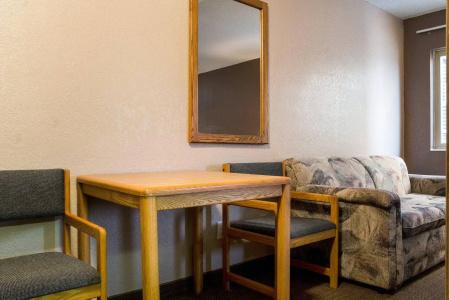 Rodeway Inn - 5