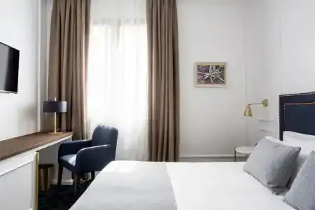 Midmost by Majestic Hotel Group - 39