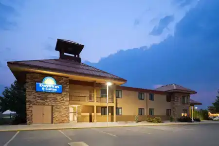 Days Inn & Suites by Wyndham - 0
