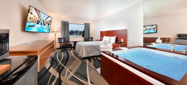 Grand Marquis Waterpark & Suites - 4