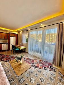 Rose Pension - 89