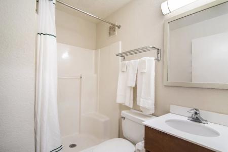 HomeTowne Studios by Red Roof Raleigh – - 25