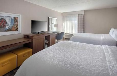 Hampton Inn Boston Logan Airport - 52