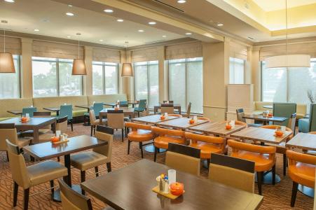 Hilton Garden Inn Airport/Medical Center - 25