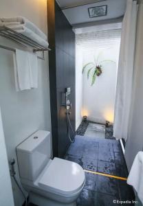Lloyd's Inn (SG Clean, Staycation Approved) - 49