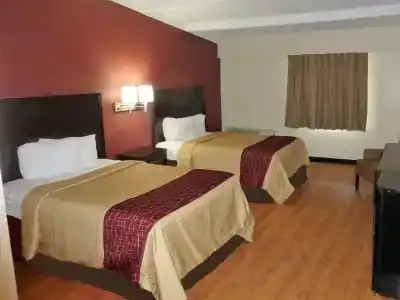 Red Roof Inn Airport - 3