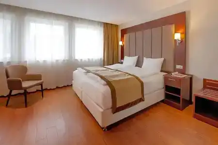 Palast - 13