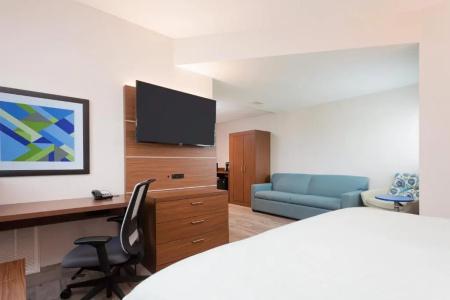 Holiday Inn Express & Suites Beach Beachfront by IHG - 119
