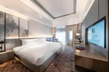 DoubleTree by Hilton Lakeside - 43