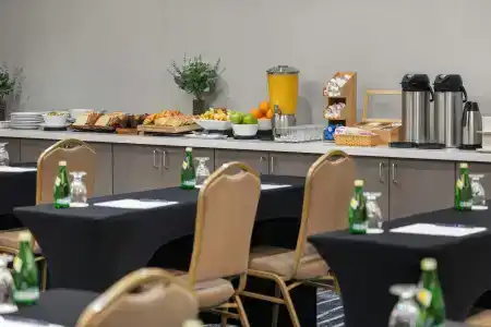 DoubleTree by Hilton Las Vegas Airport - 42