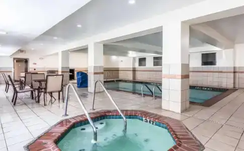 Quality Inn - 13
