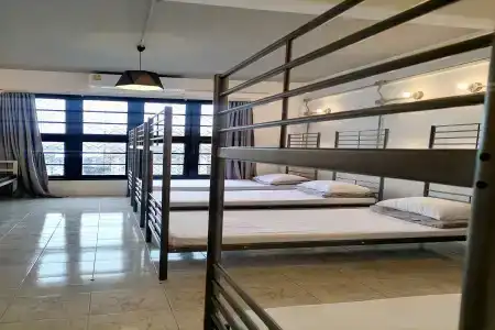 8 Sleeper Street Hostel - 9