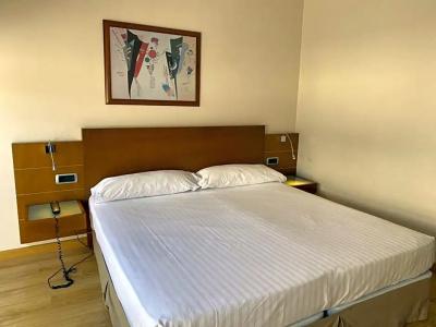 Duerming Longoria Plaza - 43