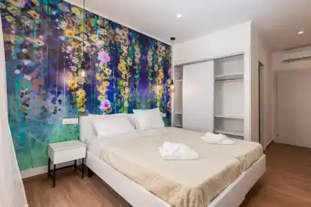 Aqua Luxury Suites - 4