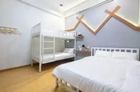 Bed Friends Poshtel - 53