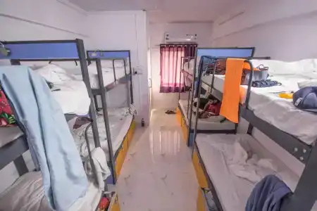 Backpackers - 23