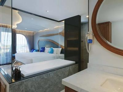 The Oceanic Sportel - Sha Extra Plus - 42