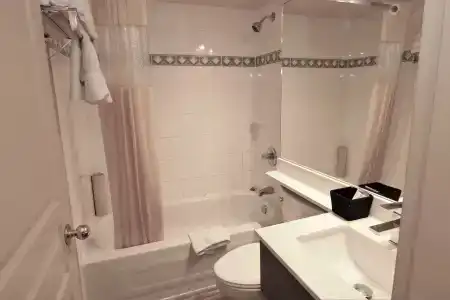 Divya Sutra Suites on Robson Downtown - 8