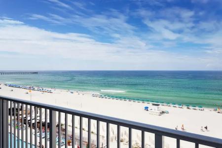 Holiday Inn Express & Suites Beach Beachfront by IHG - 107