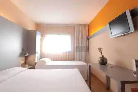b&b Figueres - 5