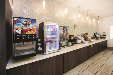 La Quinta Inn by Wyndham Indianapolis North at Pyramids - 11