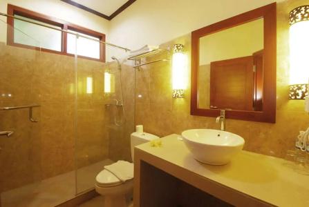 Yulia Beach Inn Kuta - 32