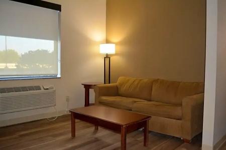 Microtel Inn & Suites by Wyndham College Station - 70