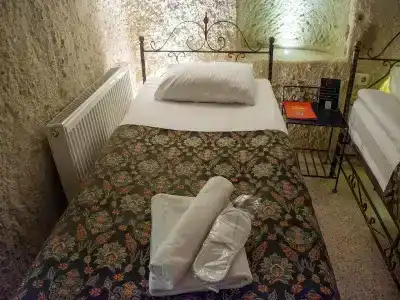 Caravanserai Cave - 204